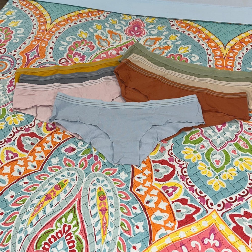 SHEIN Assorted Color Bottoms Set